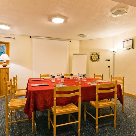 Citotel Les Pres Du Rosay Hotel
